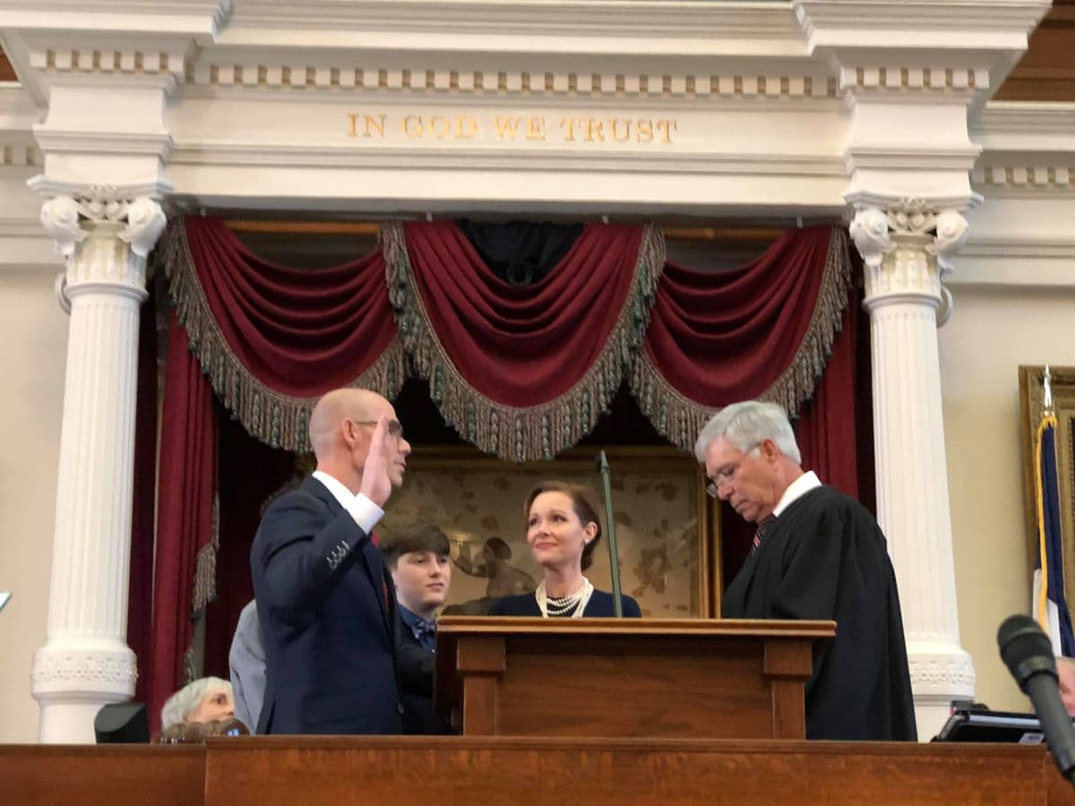 Dennis Bonnen being sworn in as Speaker of the Texas House of Representatives, January 2019